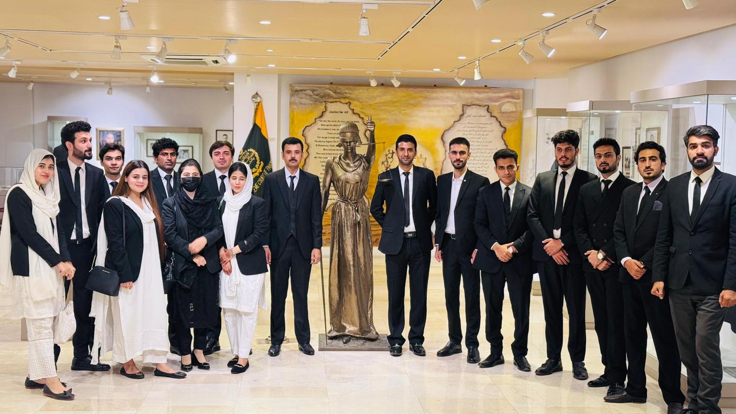 Edwardes College Law Dept. Faculty and Students Visit the Supreme Court of Pakistan